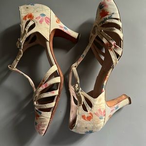 Vintage floral shoes size 8 narrow